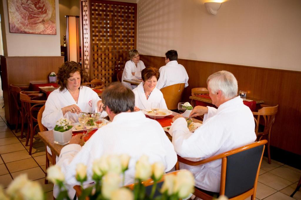 Hotel Gowell Kuur- En Wellness Yolande Buekers Wellen Exterior photo